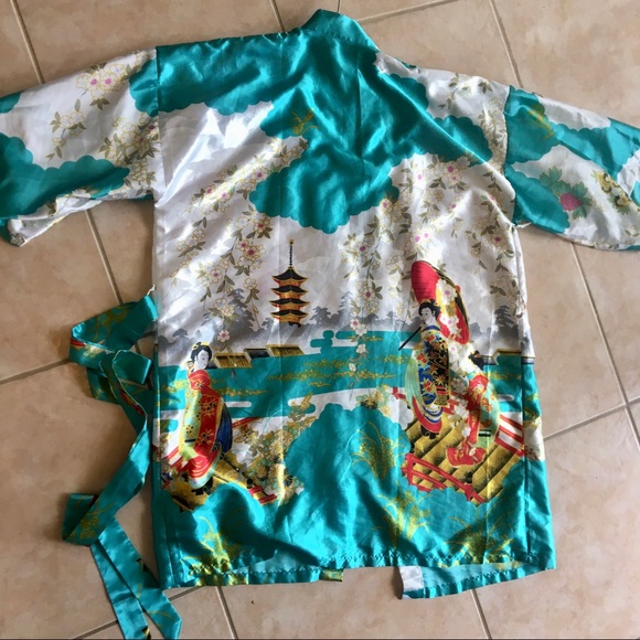 Silky Asian Style Robe - Picture 7 of 8